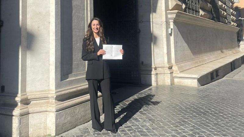 Ã di Sanza, nel Vallo di Diano, la piÃ¹ giovane magistrata della Campania: Angela Curcio ha 27 anni