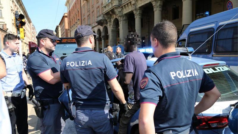 Rapine in centro : 3 arresti anche grazie alle telecamere sui bus