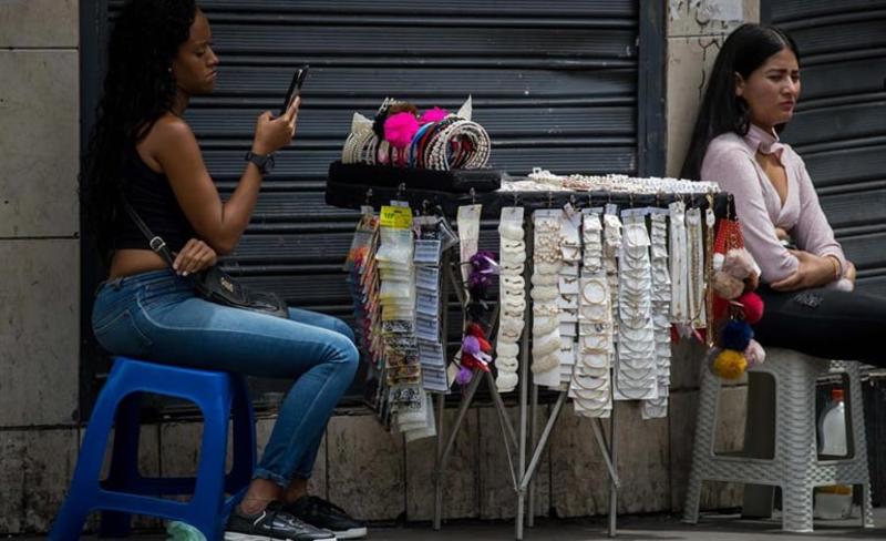 Revalorización vs precarización del trabajo Revalorización vs precarización del trabajo