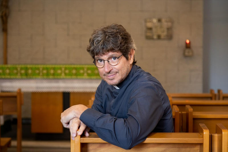 Il successo di “Canonico”, la garbata serie di Tv2000