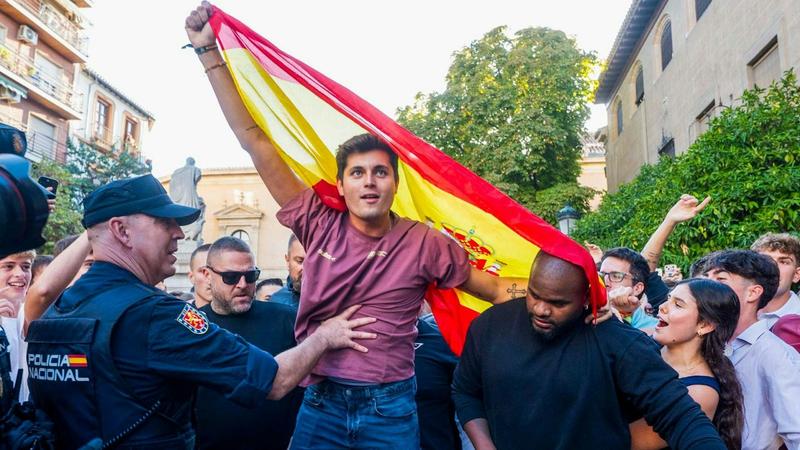 De las redes sociales a la calle: la ultraderecha española más joven sale en busca del desorden