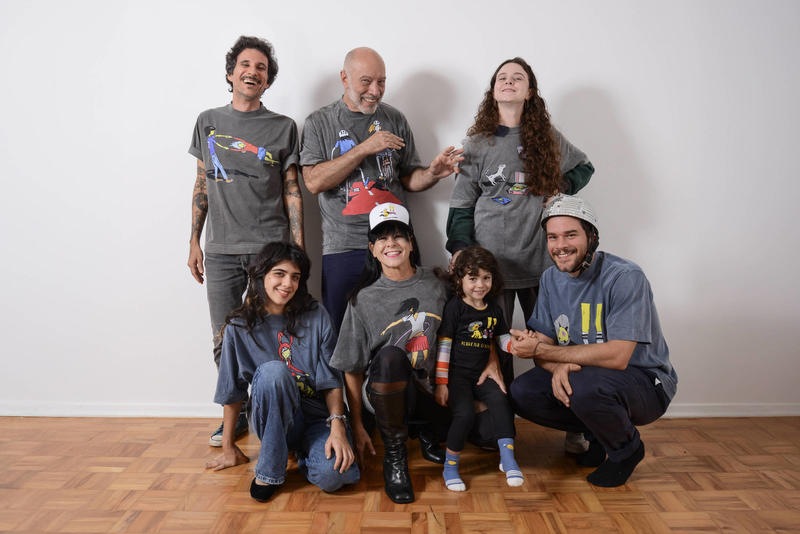 Pequeno Cidadão lança single 'Avô e Avó' e celebra nova fase com avós roqueiros Pequeno Cidadão lança single 'Avô e Avó' e celebra nova fase com avós roqueiros