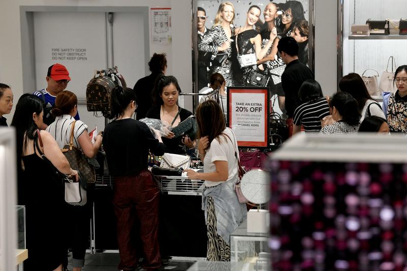 As retail workers brace for the silly season, this 20c solution could dial down customer verbal abuse As retail workers brace for the silly season, this 20c solution could dial down customer verbal abuse