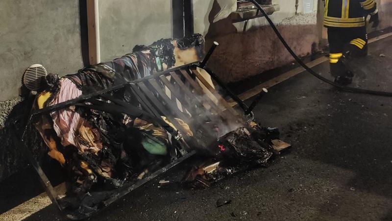 Grandate, incendio in abitazione: soccorso un uomo ustionato