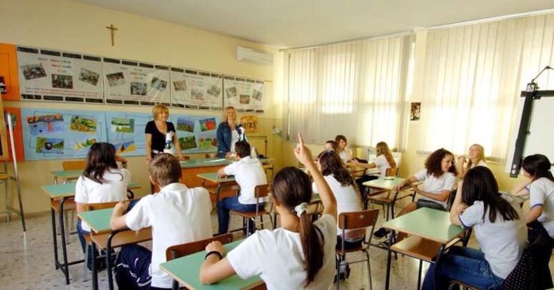 Scuola, lo stress prima del disagio: il nuovo intervento di Giuseppe Maiolo Scuola, lo stress prima del disagio: il nuovo intervento di Giuseppe Maiolo