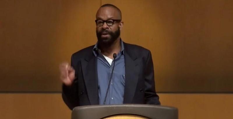 El estafador en la academia