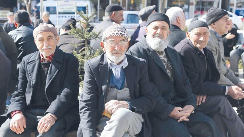 “Kademeli emeklilik” lütuf değil, haktır! “Kademeli emeklilik” lütuf değil, haktır!