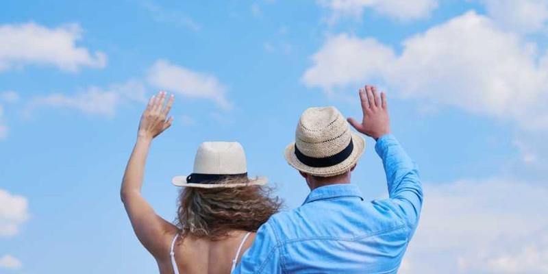 In moving photo series, woman captures her parents waving goodbye to her for 27 years In moving photo series, woman captures her parents waving goodbye to her for 27 years
