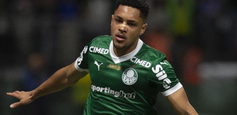 Com liderança isolada e rival no Z4, Palmeiras vive mais uma noite iluminada Com liderança isolada e rival no Z4, Palmeiras vive mais uma noite iluminada