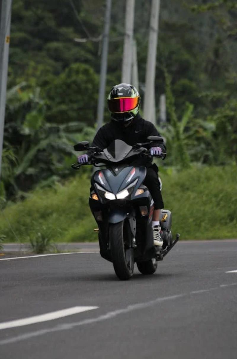 Kaldırımlar motosikletlerin değil, yayaların… Kaldırımlar motosikletlerin değil, yayaların…