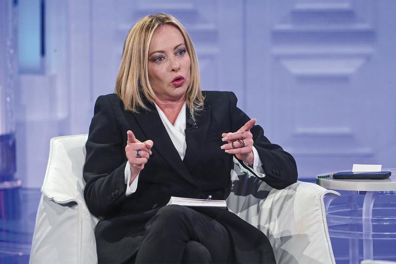 FdI torna alla carica con lo scudo penale per le forze dell’ordine (ma in versione soft)