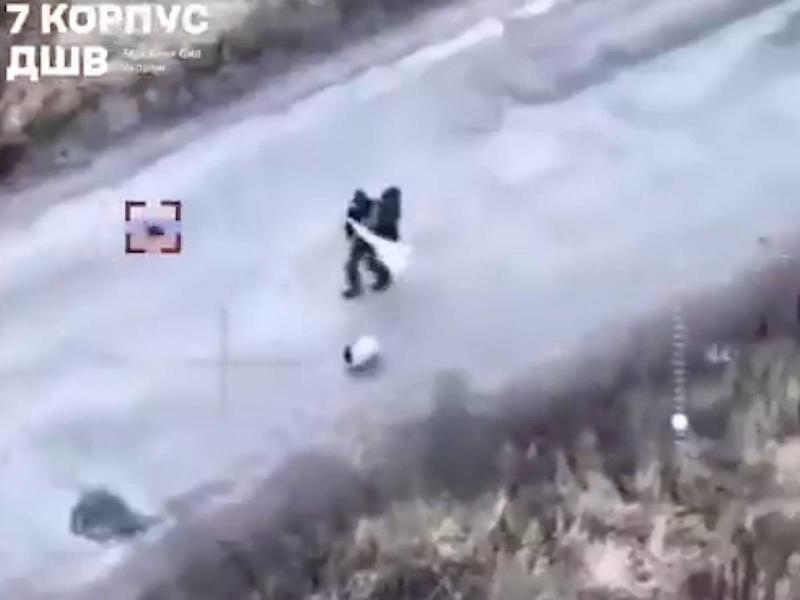 L'orrore del drone russo sulla bandiera bianca