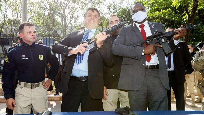 Bolsonarismo, mais do que CV e PCC, pode ser classificado como organização terrorista