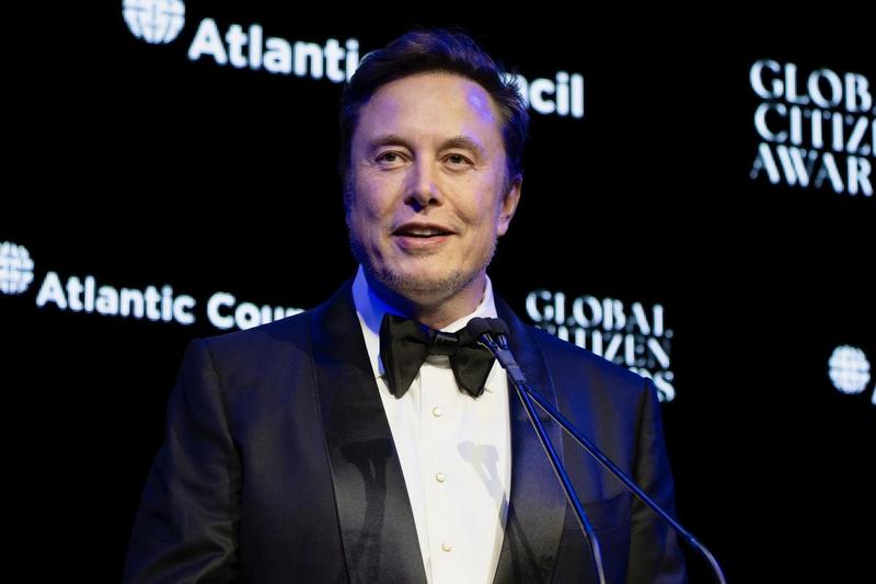Mille miliardi per Musk: «Tesla pronta a creare un esercito di robot»