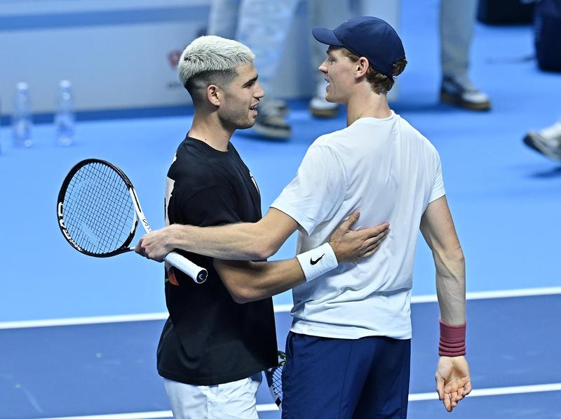Sinner e Alcaraz in campo a Torino L’allenamento è già uno show