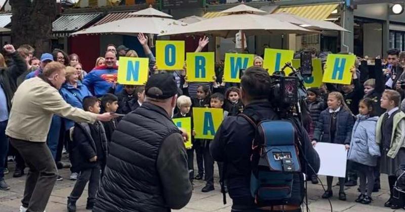 Huge crowd gathers as hit ITV show films segment in Norwich Huge crowd gathers as hit ITV show films segment in Norwich