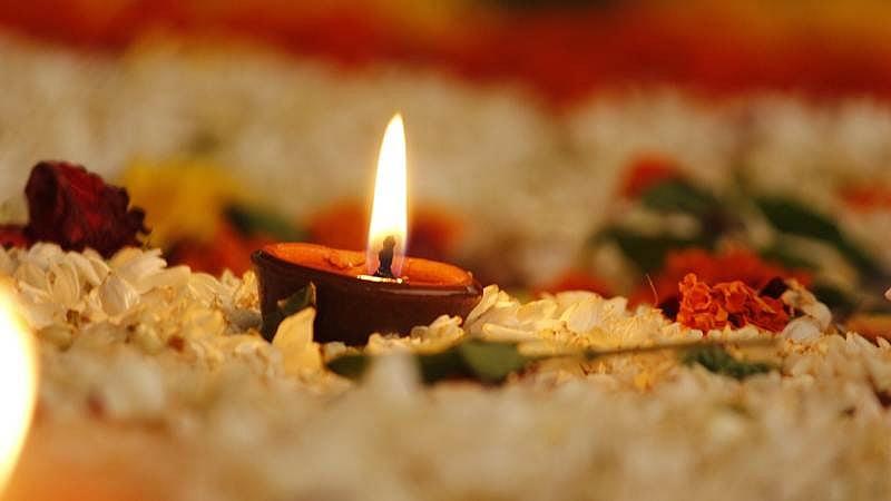 Bhajan Clubbing — A Trendy Social Detox, Not True Spirituality