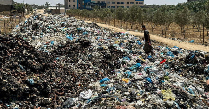 Piles of garbage and seeping sewage pollute devastated Gaza
