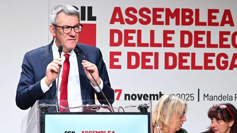 Manovra, la Cgil non ci sta. Landini: sciopero il 12 dicembre. Ironia di Meloni e Salvini: di venerdì