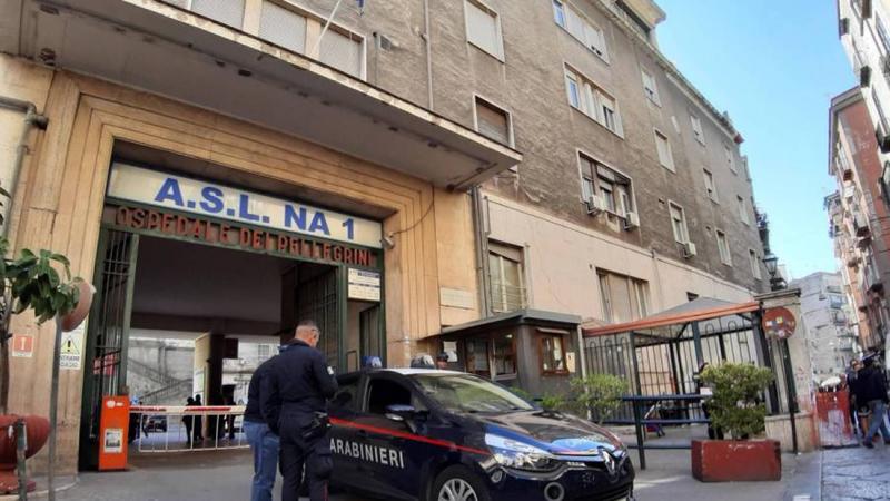 Napoli, un 18enne gambizzato nella notte e portato in ospedale: Ã¨ figlio di un boss del clan Rinaldi