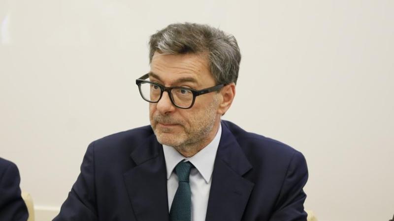 Giorgetti infastidito dalle critiche sulla manovra: «Sto sul campo, so cosa devo fare»