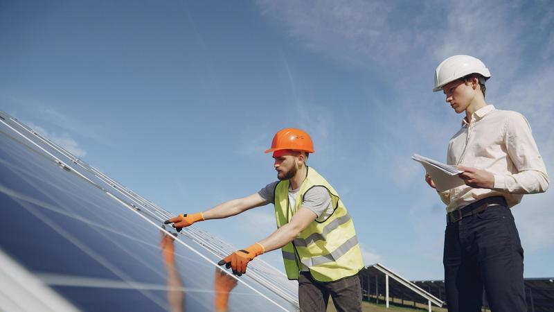 Investire nel capitale umano rendere l’Italia più competitiva: 2,8 milioni di occupati e 226 miliardi di Pil in più Investire nel capitale umano rendere l’Italia più competitiva: 2,8 milioni di occupati e 226 miliardi di Pil in più