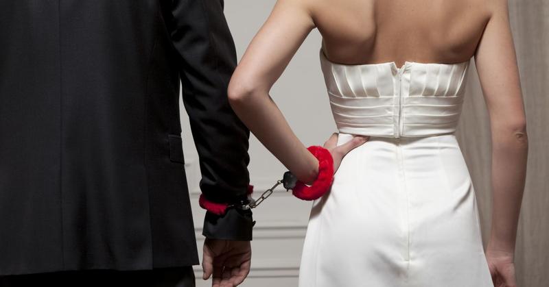 7 Big Dating Risks of Cuffing Season