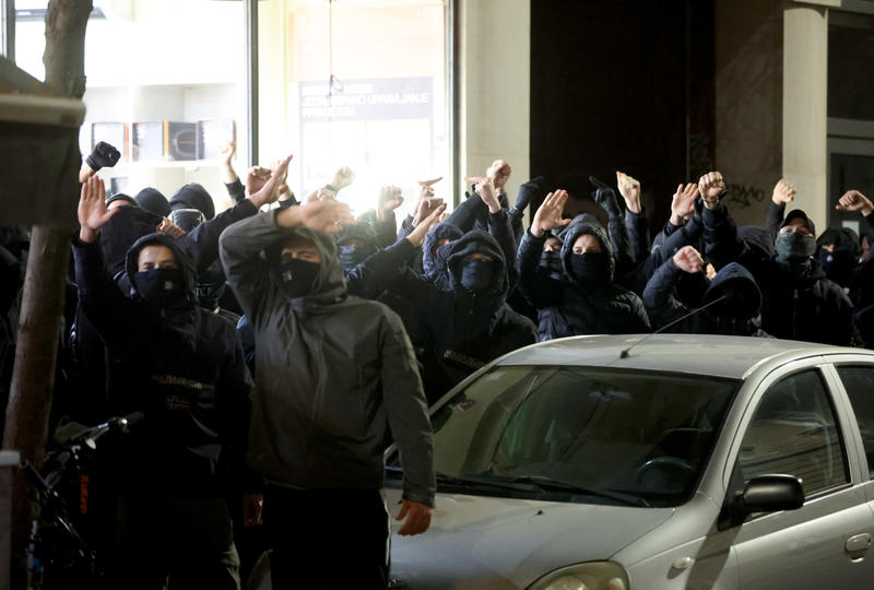 Kakofoniju treba smiriti Kakofoniju treba smiriti