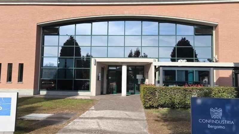 Spray urticante a scuola a Treviglio: evacuata una classe - Video