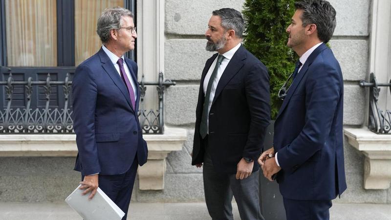 Feijóo y Abascal desandan el camino de su enfrentamiento para evitar el adelanto en la Comunidad Valenciana que pide Sánchez