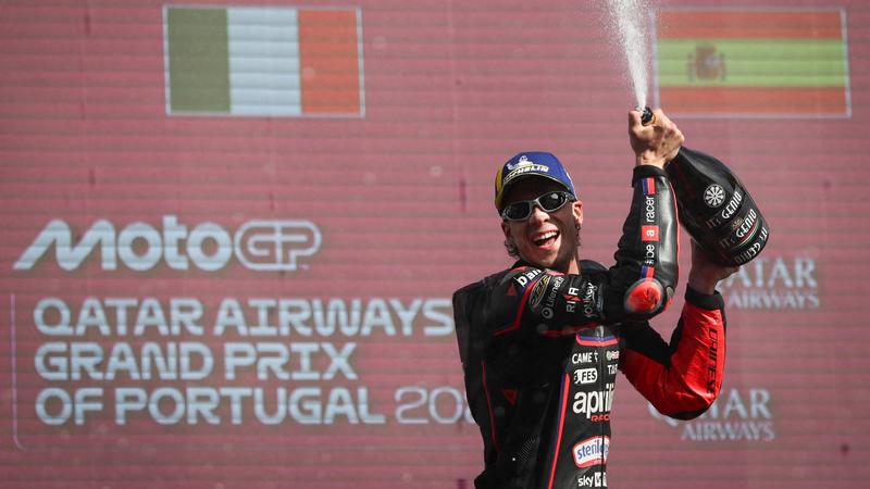 Motogp: Bezzecchi domina in Portogallo. Bagnaia cade ed è fuori