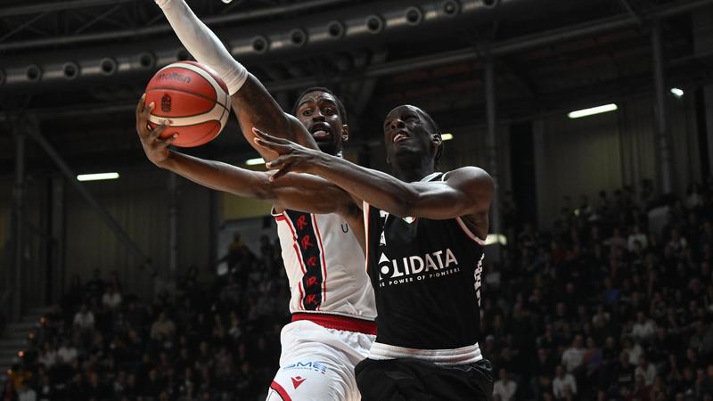 Virtus Bologna-Unahotels 80-78, Reggio lotta ma il derby è bianconero