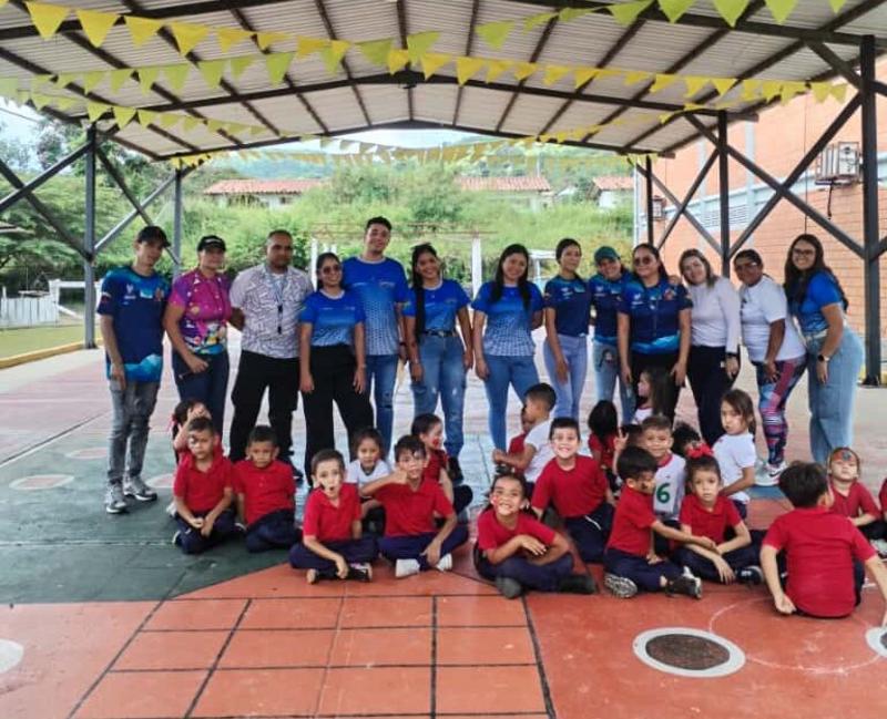 Las Lomas realiza maratón deportivo en homenaje a Jesús Vethencourt Las Lomas realiza maratón deportivo en homenaje a Jesús Vethencourt