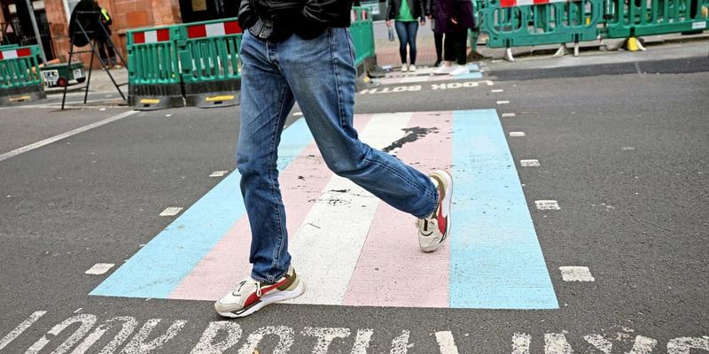 Grindiger gehts nimmer – blauschwarze Kampagne um Waltraud alias Walter P.