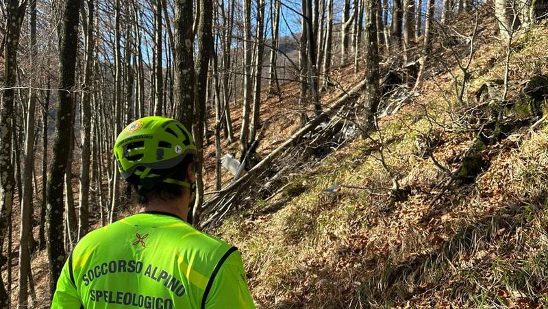 Elicottero scomparso: ricerche ancora in corso dei 2 dispersi. Le ultime notizie in diretta