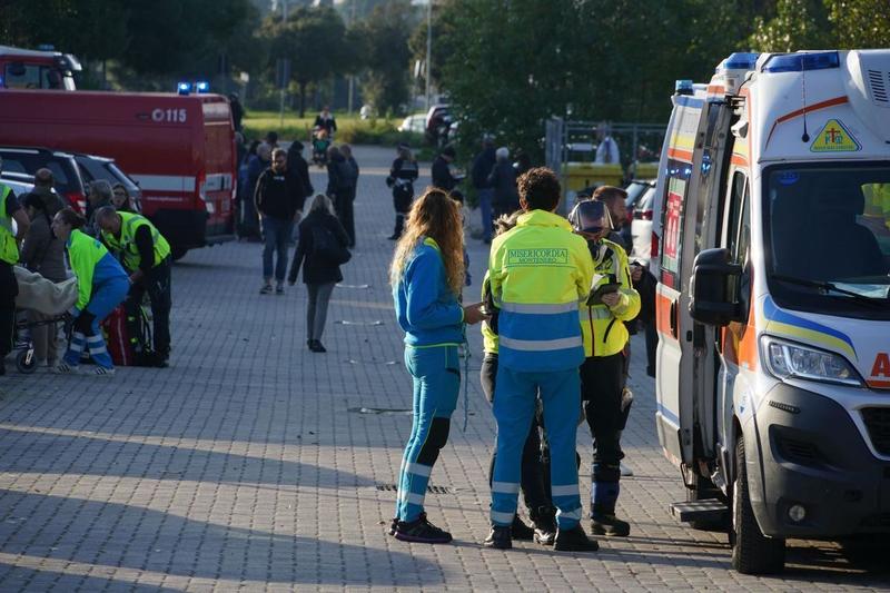 Livorno, paura alla Leccia: cinque intossicati dopo l’incendio delle cantine del condominio