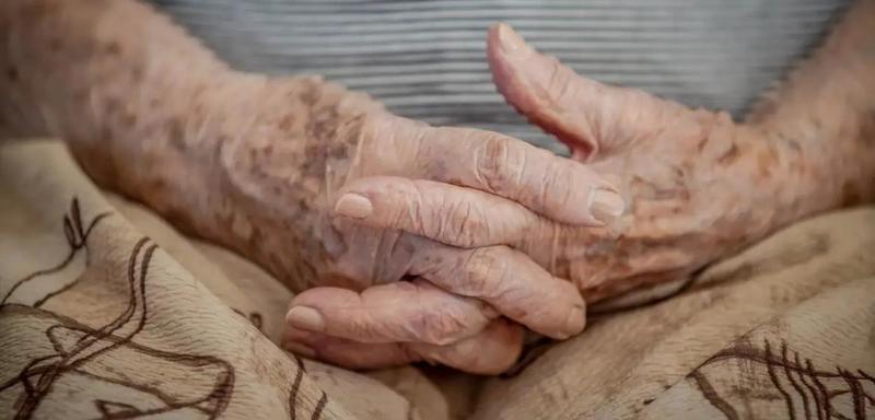 Etarismo, preconceito universal em alta