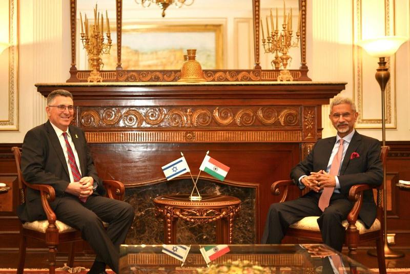 When strategic realism prevails over ideology