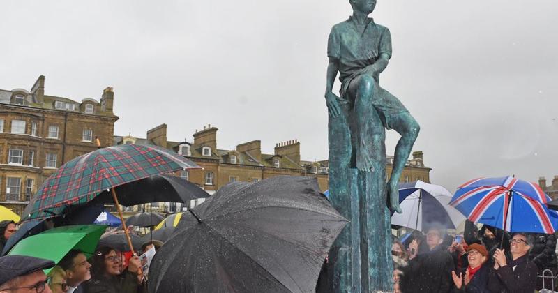 Special 'gift' for town as £120,000 new statue is unveiled