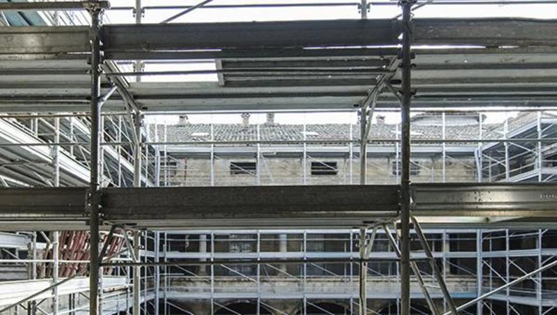 Maxi furto la notte di Capodanno, i ladri passano da un’impalcatura: “Ditta e Comune devono pagare” Maxi furto la notte di Capodanno, i ladri passano da un’impalcatura: “Ditta e Comune devono pagare”