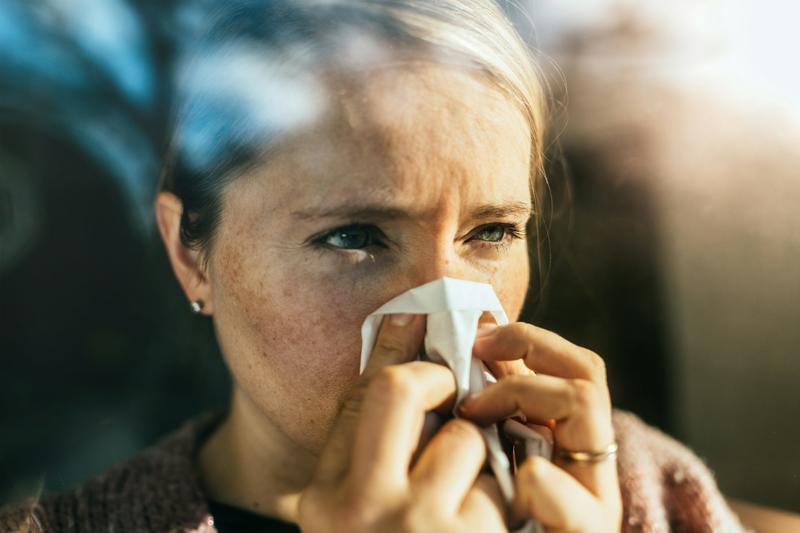 I have a stuffy nose. How do I know if it’s hay fever or a cold?