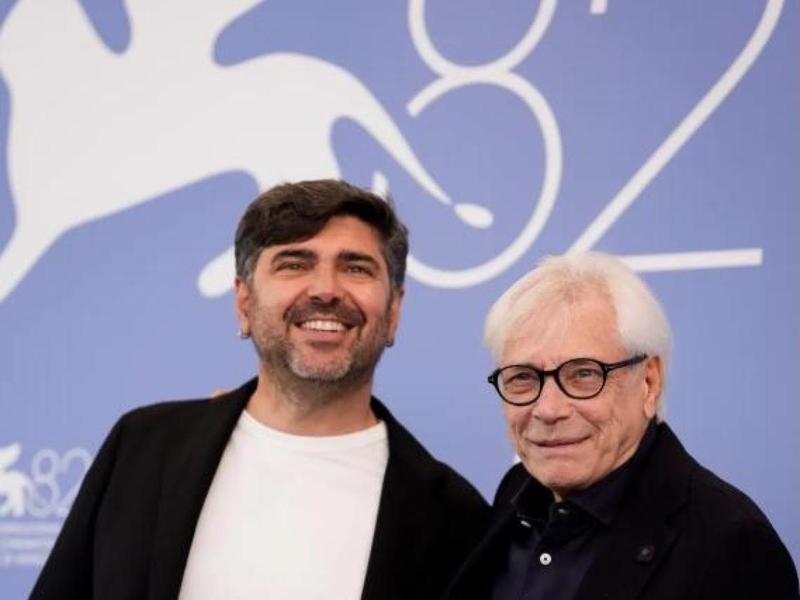 Nino D'Angelo: «Essere raccontato da un figlio è un privilegio». Nelle sale il film di Toni Nino D'Angelo: «Essere raccontato da un figlio è un privilegio». Nelle sale il film di Toni