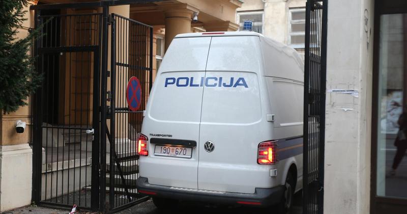 Pet osoba uhićeno zbog sumnje da su bili dio zločinačkog udruženja koje je trgovalo kokainom