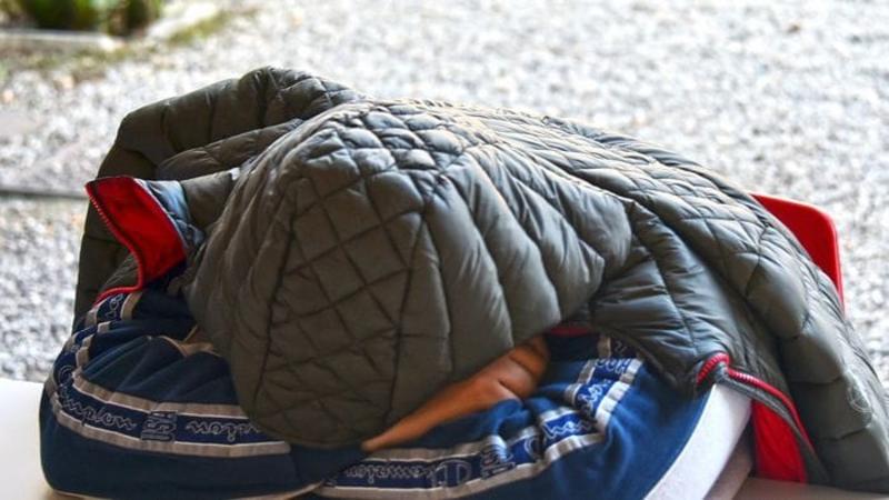 Volontari per un giorno a fianco di chi opera per i poveri. La Caritas: «L’incontro è cura»