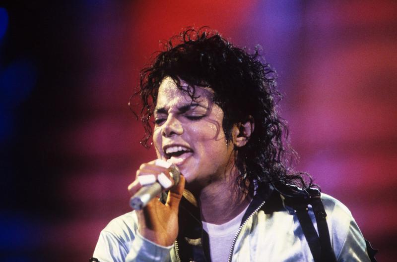 Michael Jackson hace historia al figurar en el Hot 100 en seis décadas consecutivas Michael Jackson hace historia al figurar en el Hot 100 en seis décadas consecutivas