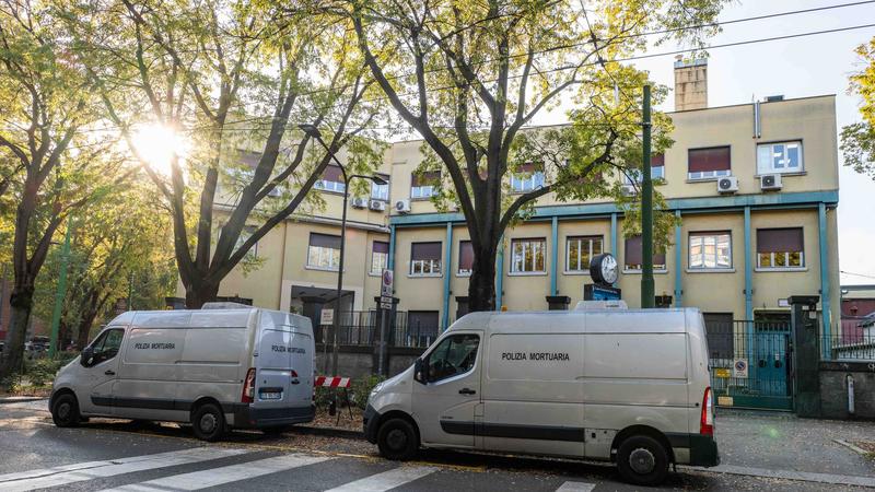 Rubavano ai morti in obitorio: collane, orecchini e anelli rivenduti nei compro oro. Indagati sei addetti comunali