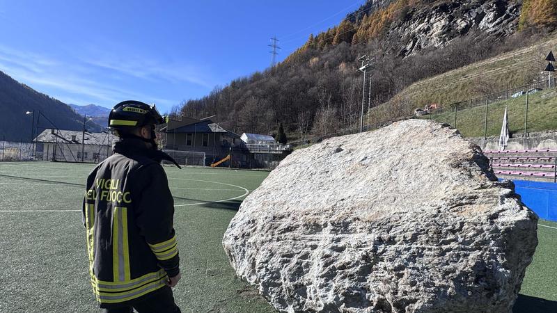 Tragedia evitata a Lanzada, massi ciclopici si staccano dalla montagna: nessun ferito grazie all’allarme partito dai sensori