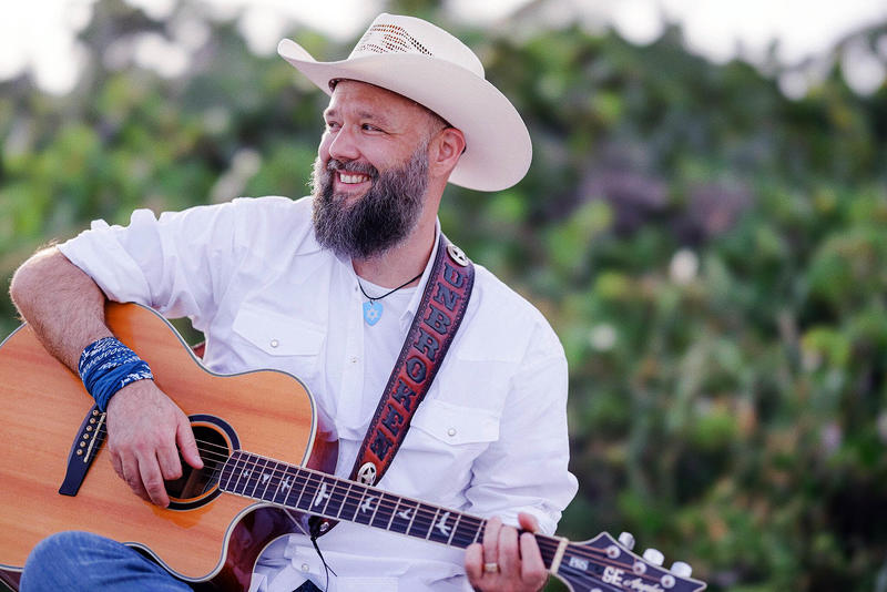 Shalom, y’all: Jewish country music singer mixes Torah with Texas twang