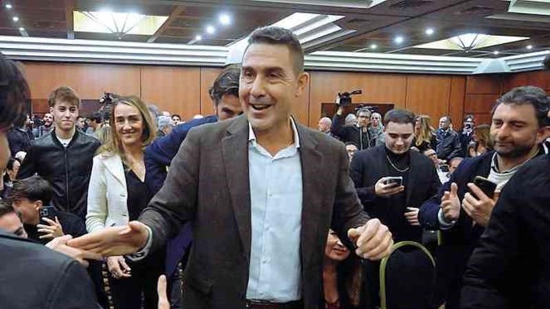 «Sul fascismo non mi pento»: Vannacci a Napoli insiste dopo la bufera «Sul fascismo non mi pento»: Vannacci a Napoli insiste dopo la bufera