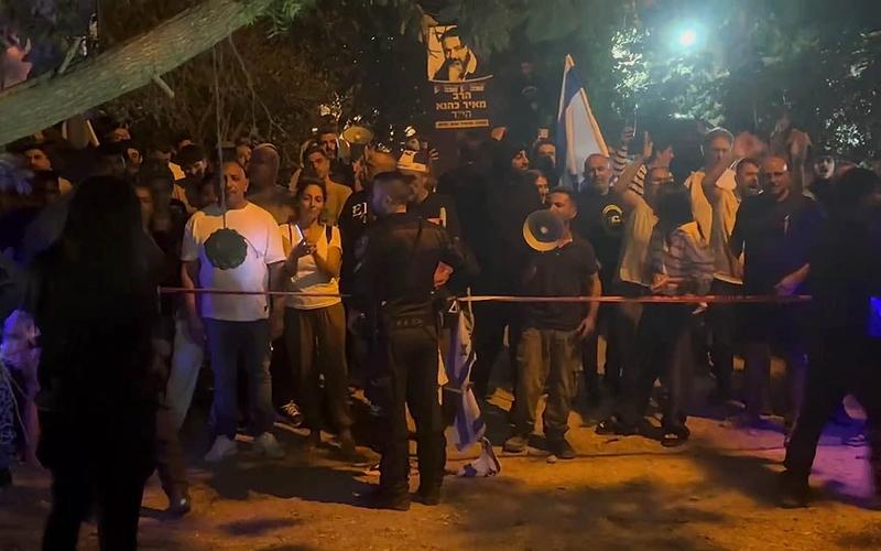 Right-wing activists picket house meeting with Arab lawmaker, attack his car